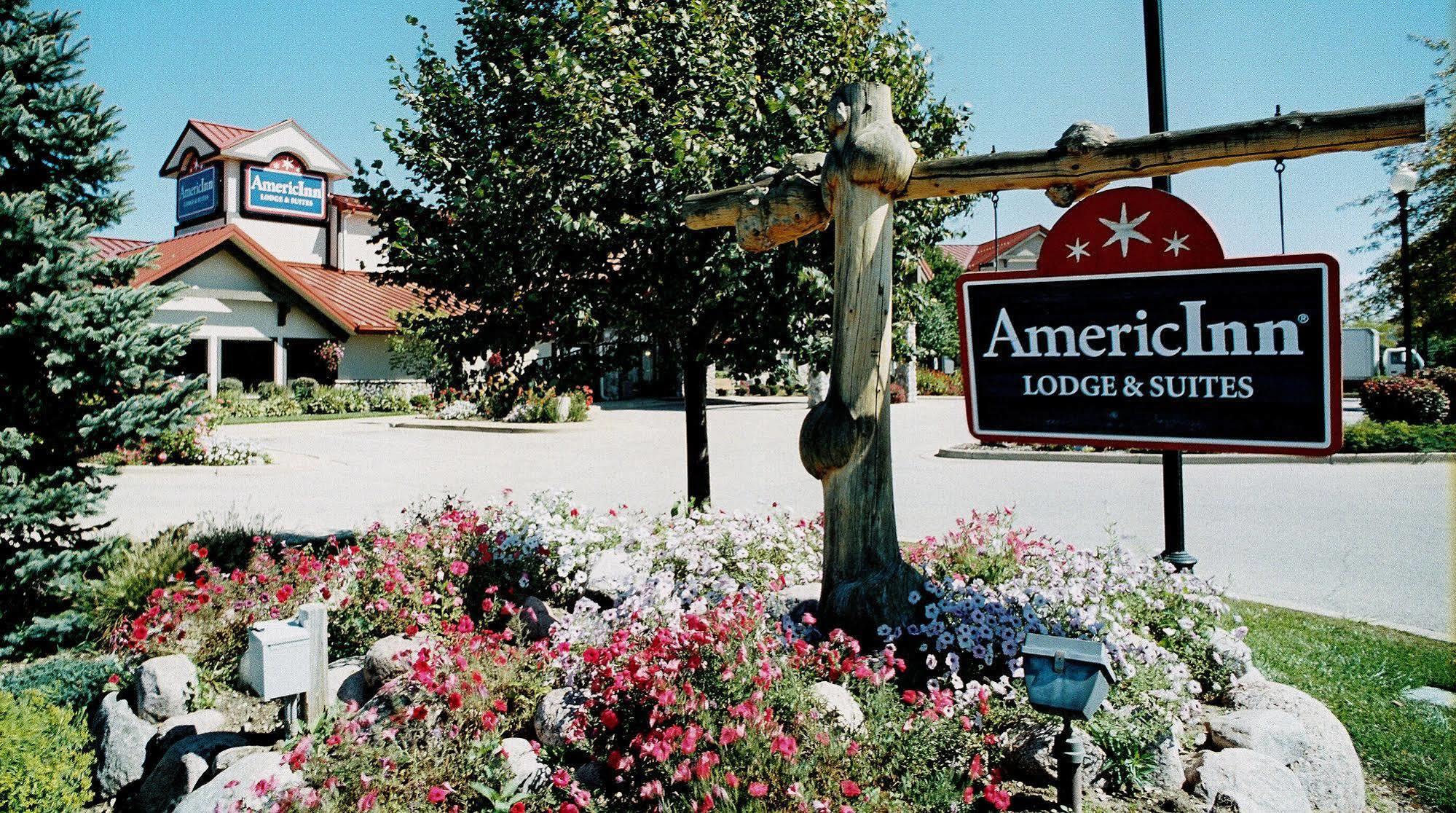 Americinn By Wyndham Oswego Exterior photo